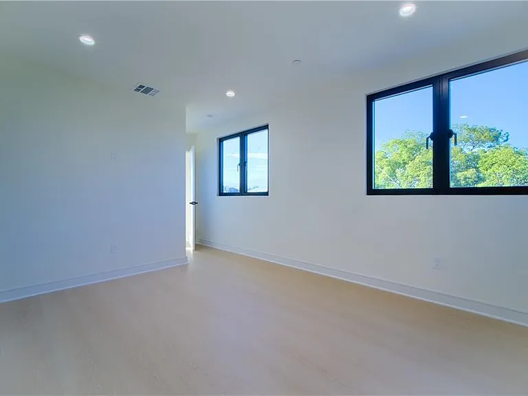 2676 Newell St — Photo 9