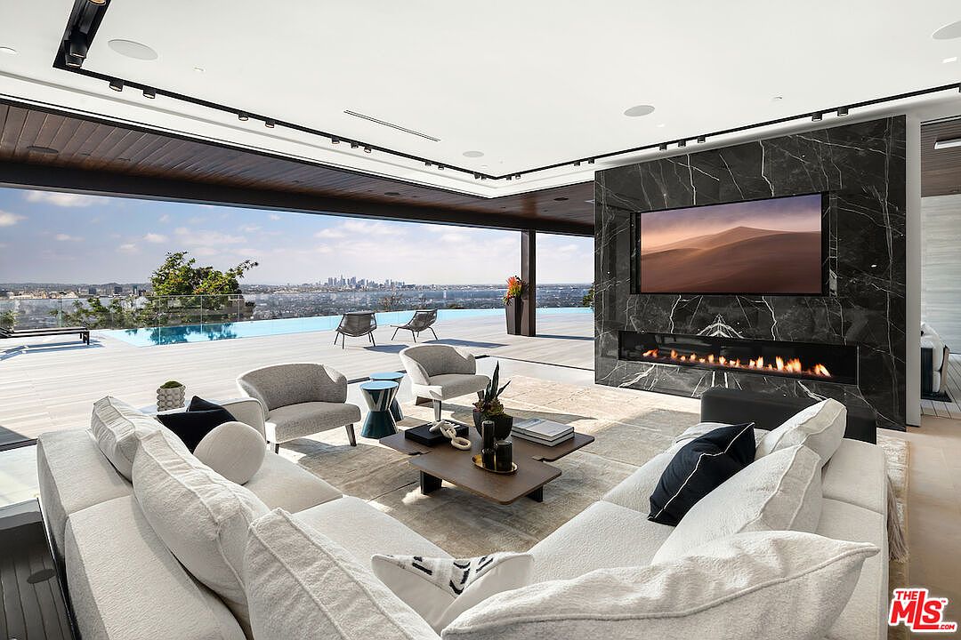 ヴィオテラスC＋•lujo他11点 8116 Laurel View Dr, Los Angeles, CA 90069 | MLS #25506155 | Zillow