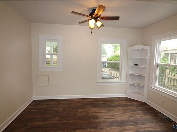 3rd image of 2345 Barrington Dr