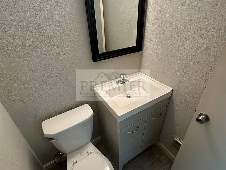 8422 Cherry St — Photo 10