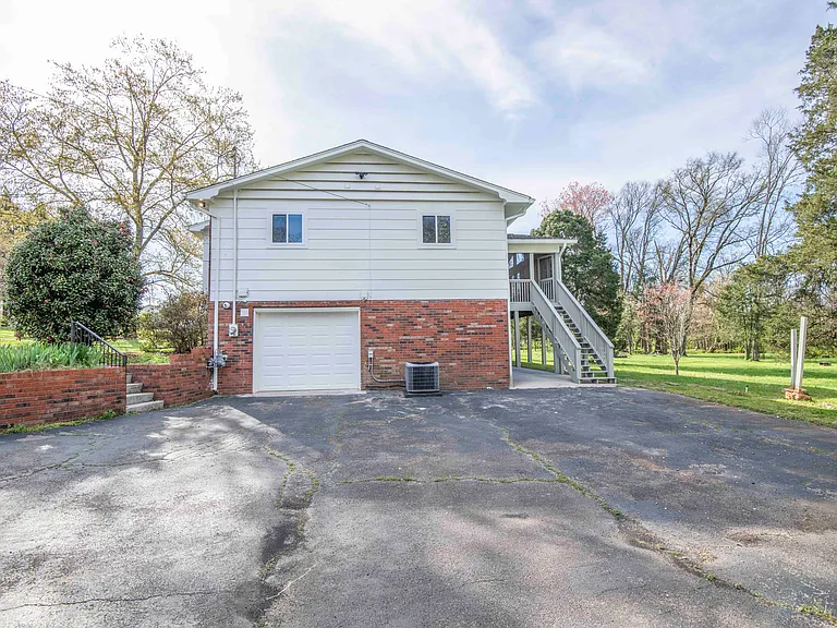 121 Ida Hertzler Ln — Photo 24
