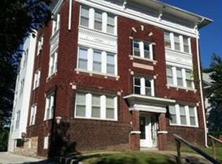 3228 Tracy Ave, Kansas City, MO 64109