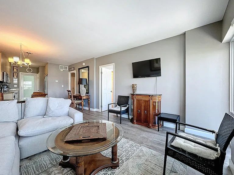 3250 NE 28th St #707 — Photo 9