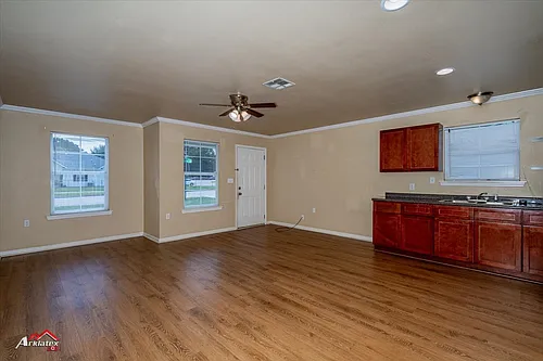 1225 Pecan St Photo 1