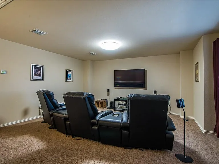 1412 Kittyhawk Dr — Photo 11