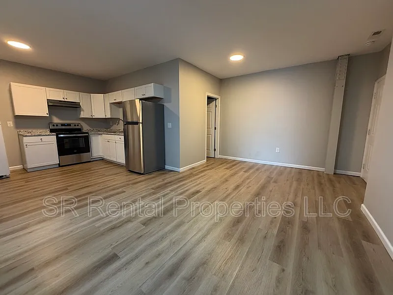 1 bed, 1.0 bath, 700 sqft, $800 — Photo 2