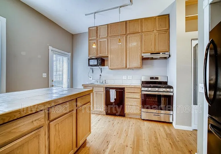 363 Cherokee St — Photo 2