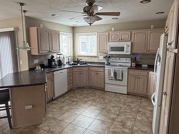 5th image of 300 Coventry Rd