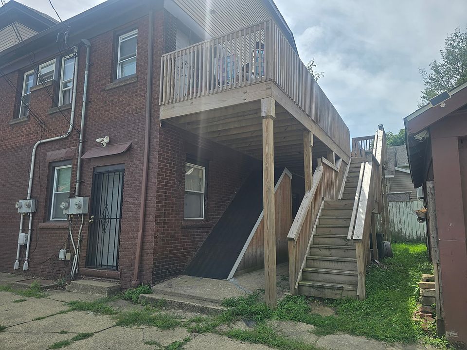 2nd image of 658-60 E 7th St