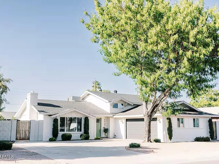 8624 E Valley View Rd — Photo 2