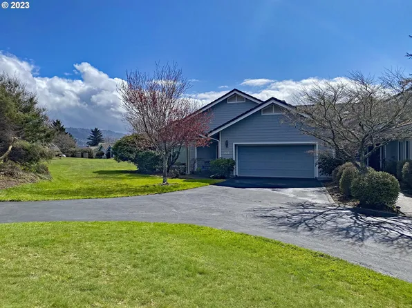 101 Schooner Bay Dr, Brookings, OR 97415
