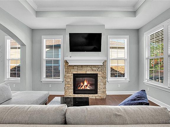 5th image of 16156 Fontana St