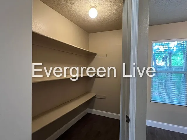 202 Barrow Ct — Photo 15