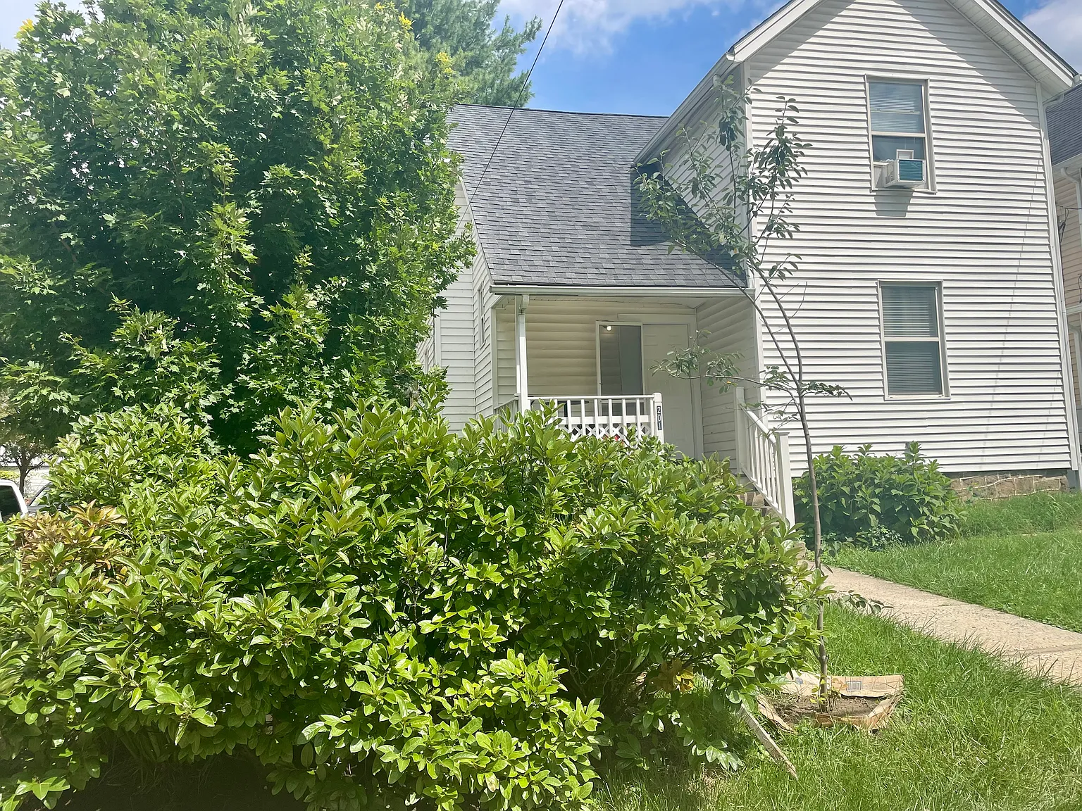 2 bed, 950 sqft, $1,750 — Photo 1