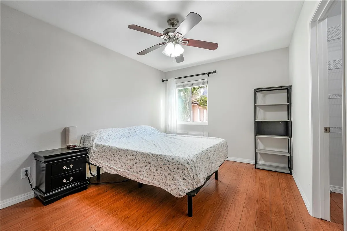3 bed, 1279 sqft, $3,795 — Photo 4