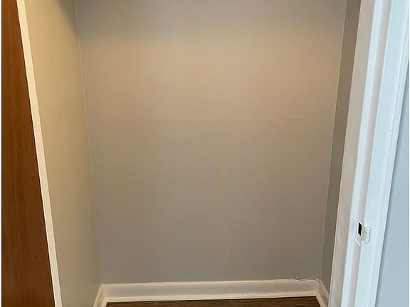 5th image of 325 Essex St #D