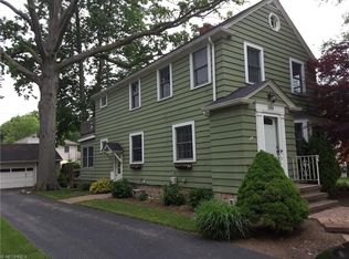 588 Kenilworth Rd, Bay Village, OH 44140