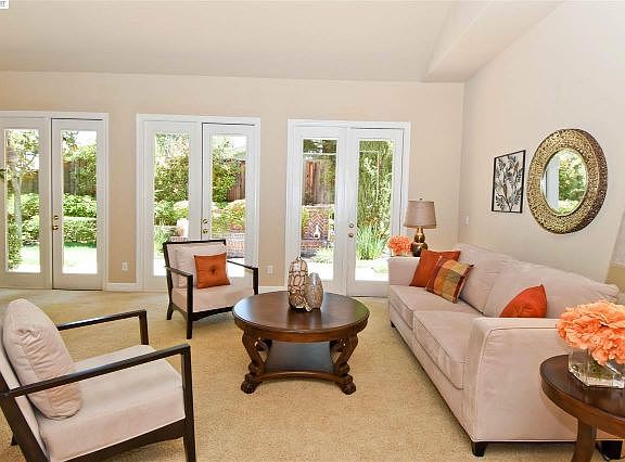 3rd image of 208 Pinewood Ct
