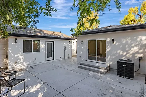 1372 Davis St Photo 1