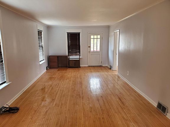 3rd image of 129 Lindsay St
