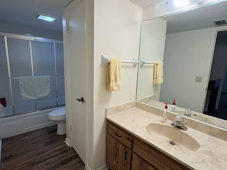 3810 Saxon Dr — Photo 13