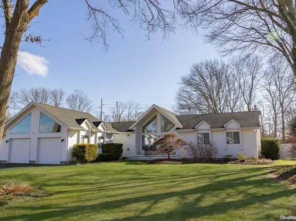 2 Bishop Lane, Holbrook, NY 11741