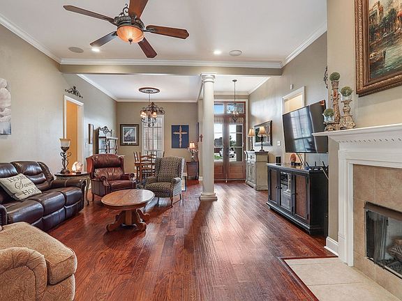 3rd image of 13767 Shady Hollow Dr