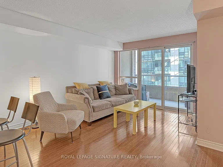 270 Wellington St W #710 — Photo 6