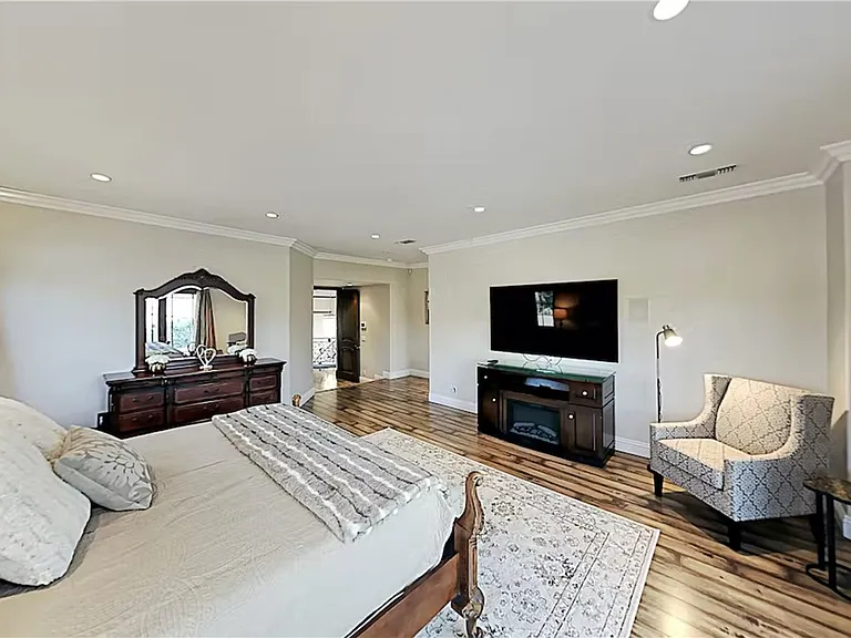 12403 Erwin St — Photo 27