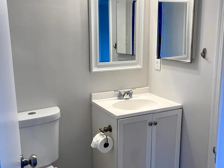 Updated full bathroom