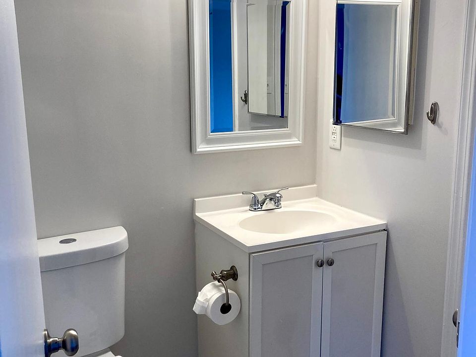 Updated full bathroom