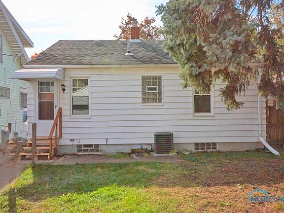 2nd image of 438 W Poinsetta Ave