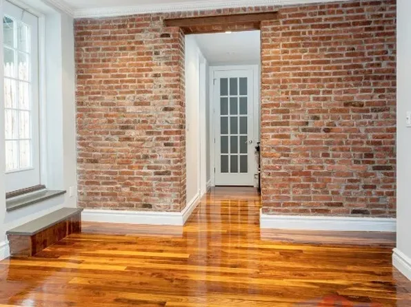 1590 Lexington Avenue image 1 of 6