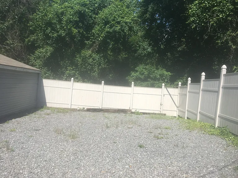 83 East St — Photo 3