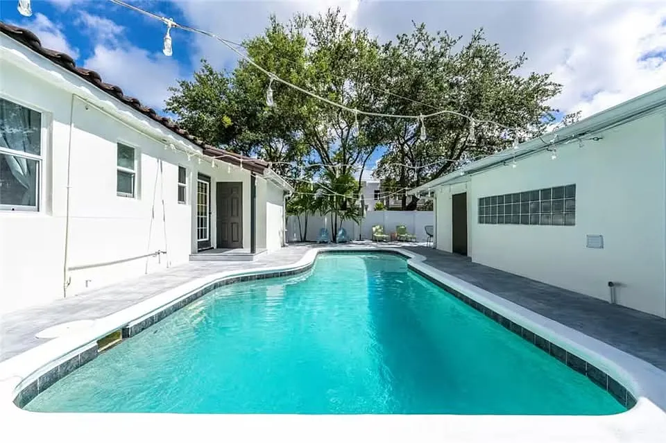 Building Photo - 1640 NW 5th Ave