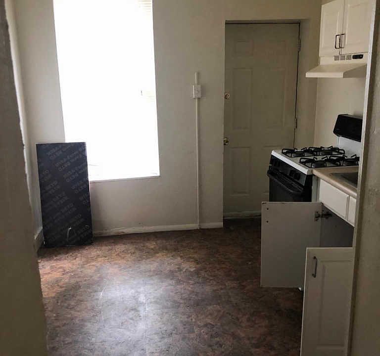 2nd image of 43 Collom St