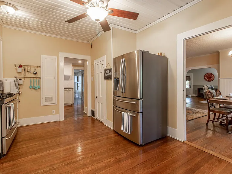 1503 S Elm St — Photo 21