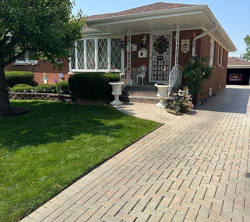 1st image of 752 E 163rd Pl