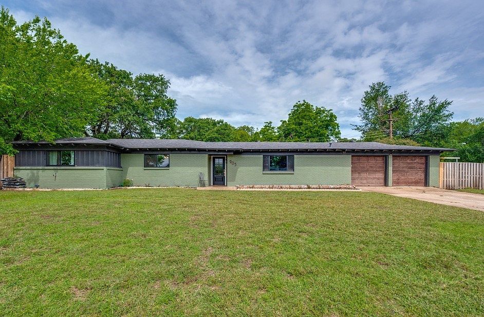 1st image of 905 Hurstview Dr