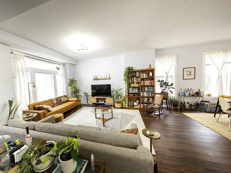 930 N Richmond St #1R — Photo 1