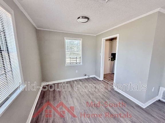 5th image of 566 Burlington Cir