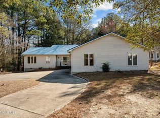 609 Dove Ct, Vass, NC 28394