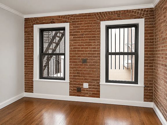 2nd image of 345 W 53rd St #R3c