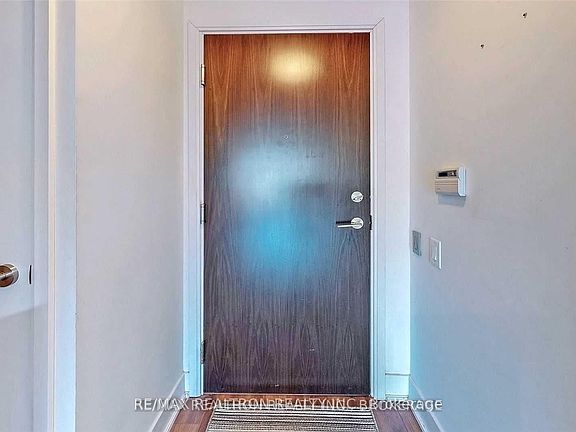 2nd image of 7608 Yonge St #403