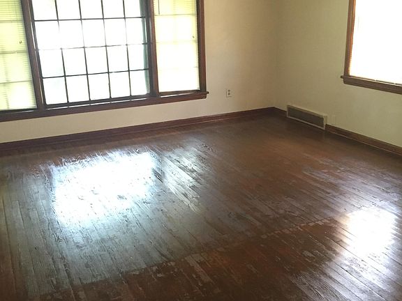 2nd image of 2965 S Moreland Blvd #1
