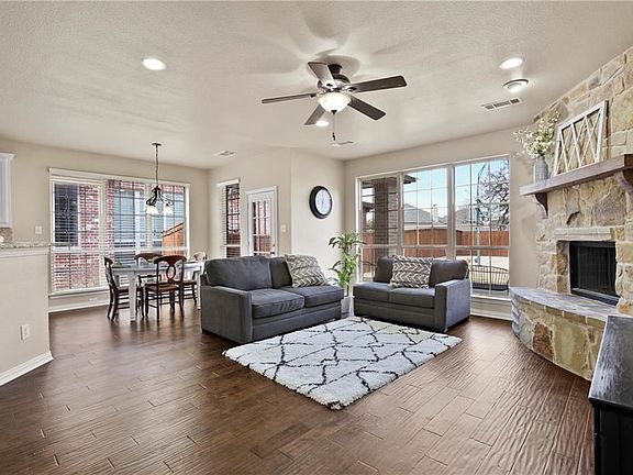 4th image of 1213 Jasmine St