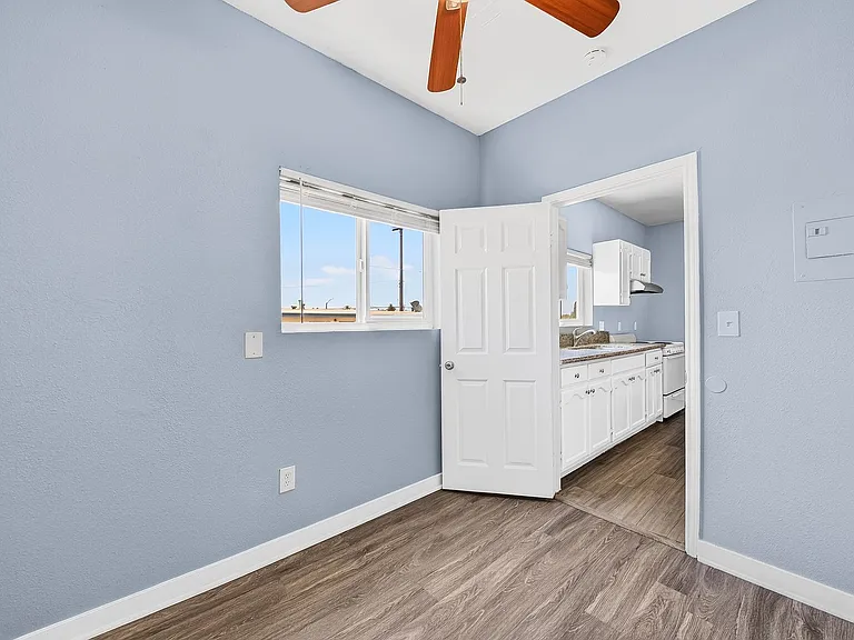 2212 Myrtle Avenue — Photo 12