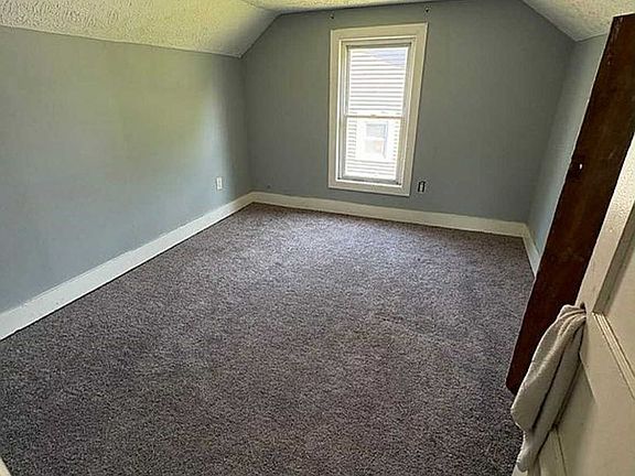 5th image of 109 Lloyd St