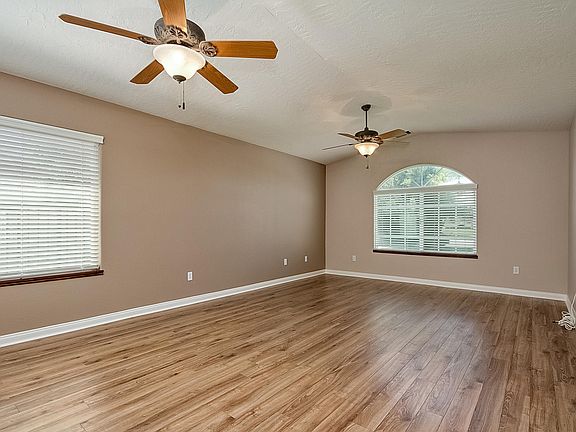 5th image of 18146 Deer Park Ln