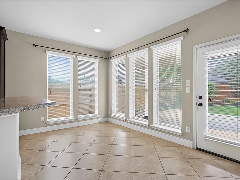 6535 Arroyo Springs Ln — Photo 17